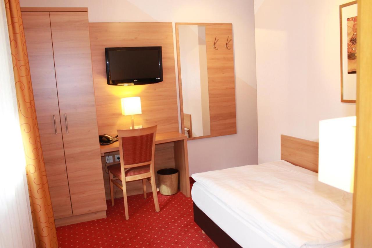 Hotel Huebler フランクフルト エクステリア 写真