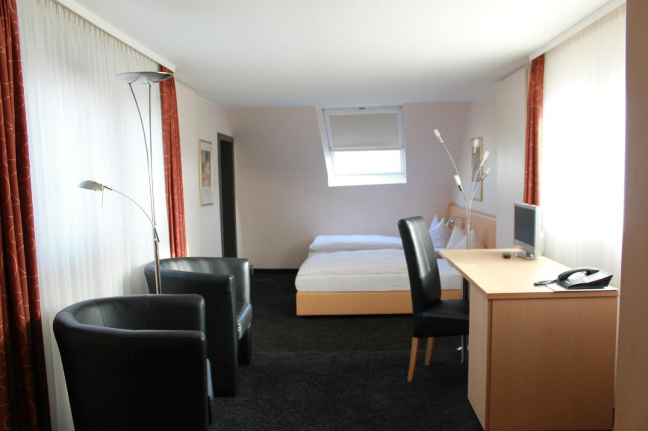 Hotel Huebler フランクフルト エクステリア 写真