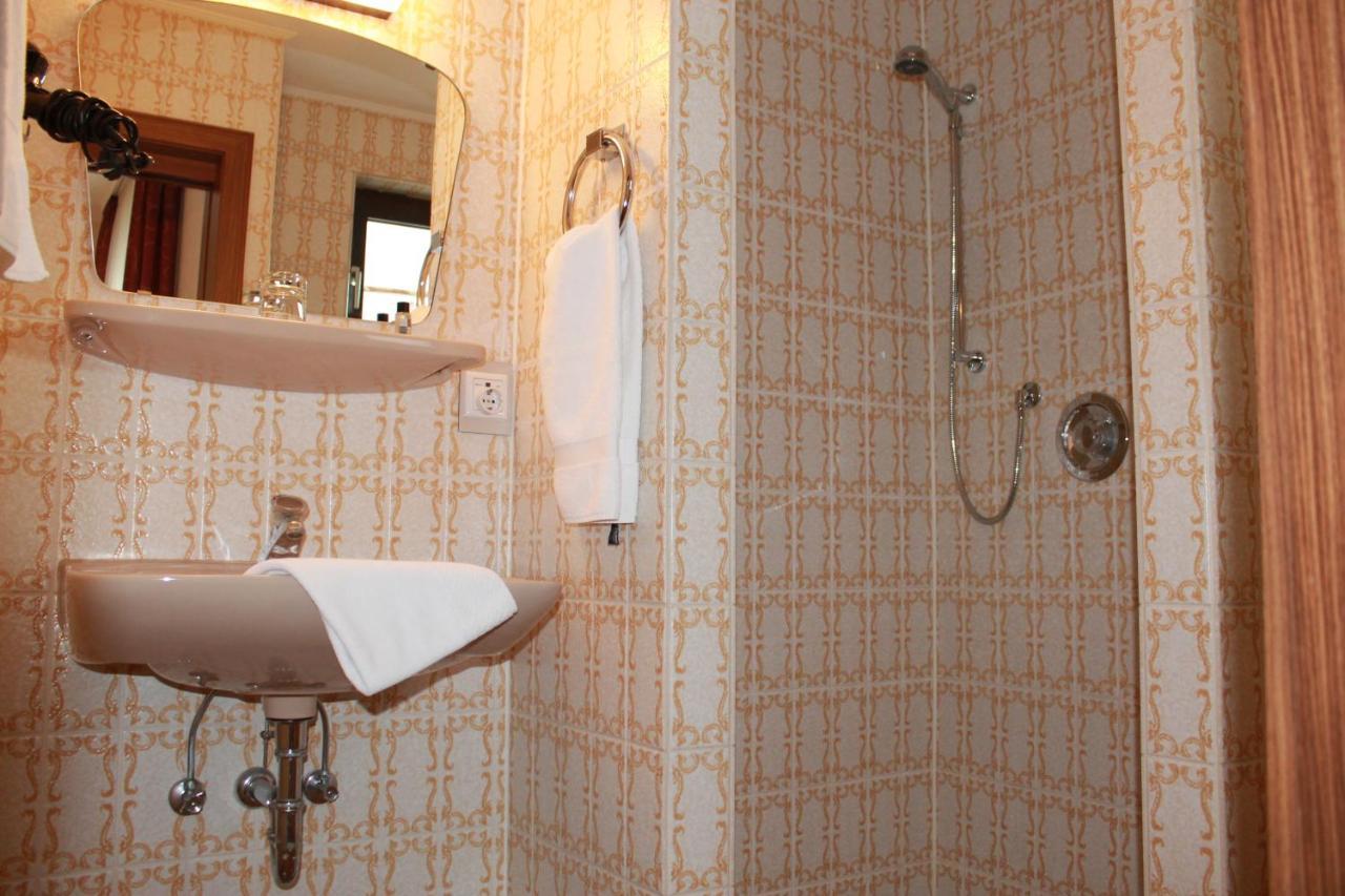 Hotel Huebler フランクフルト エクステリア 写真