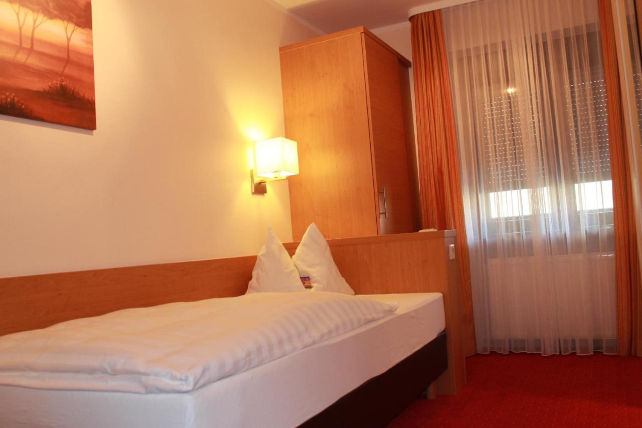 Hotel Huebler フランクフルト エクステリア 写真